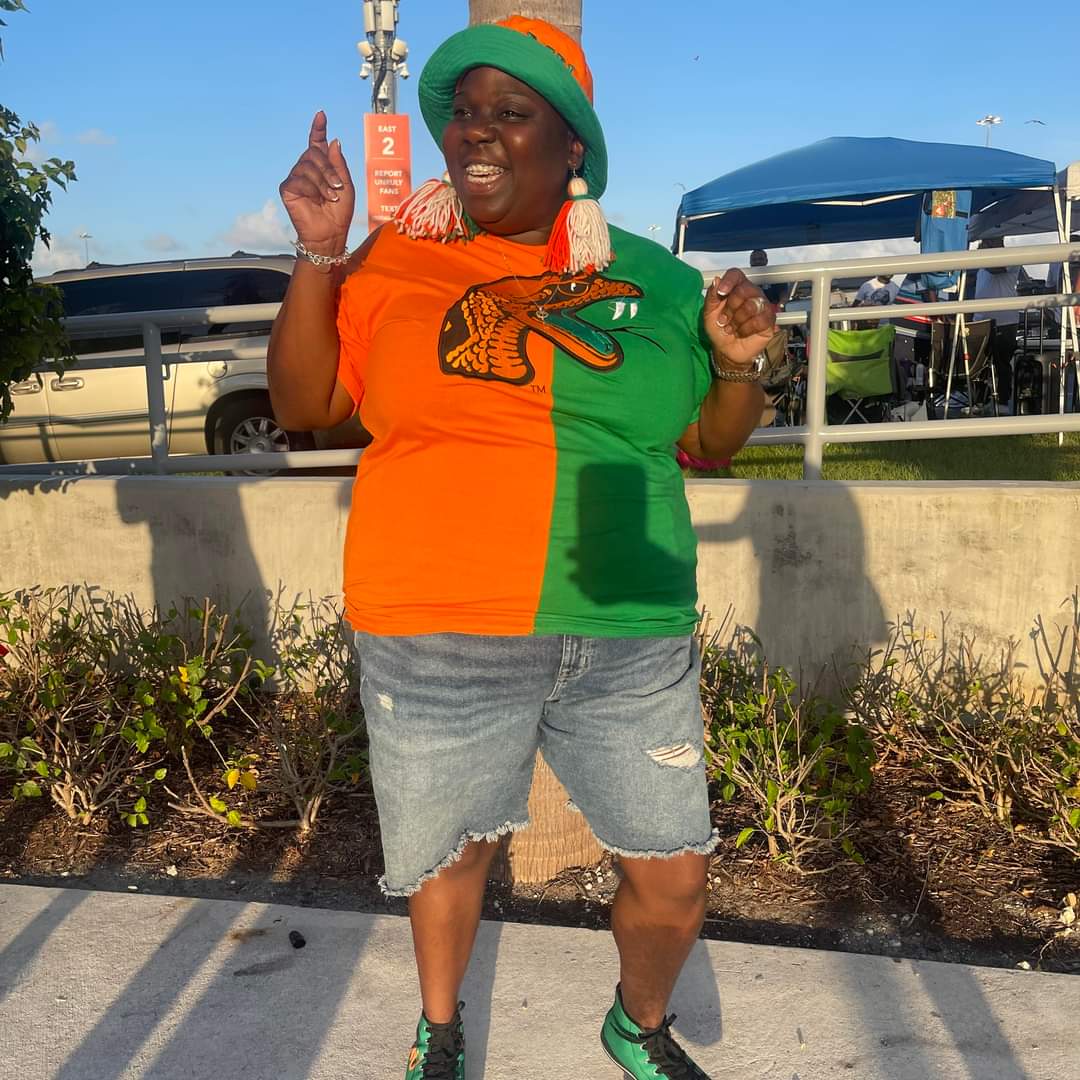 Two-toned Rattler Ringer T-shirt